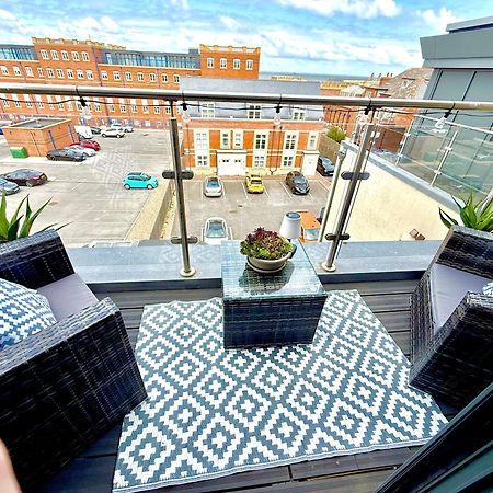 The Penthouse Margate, Balconies, Sea View, Gated Parking, Air Con! Apartman Kültér fotó