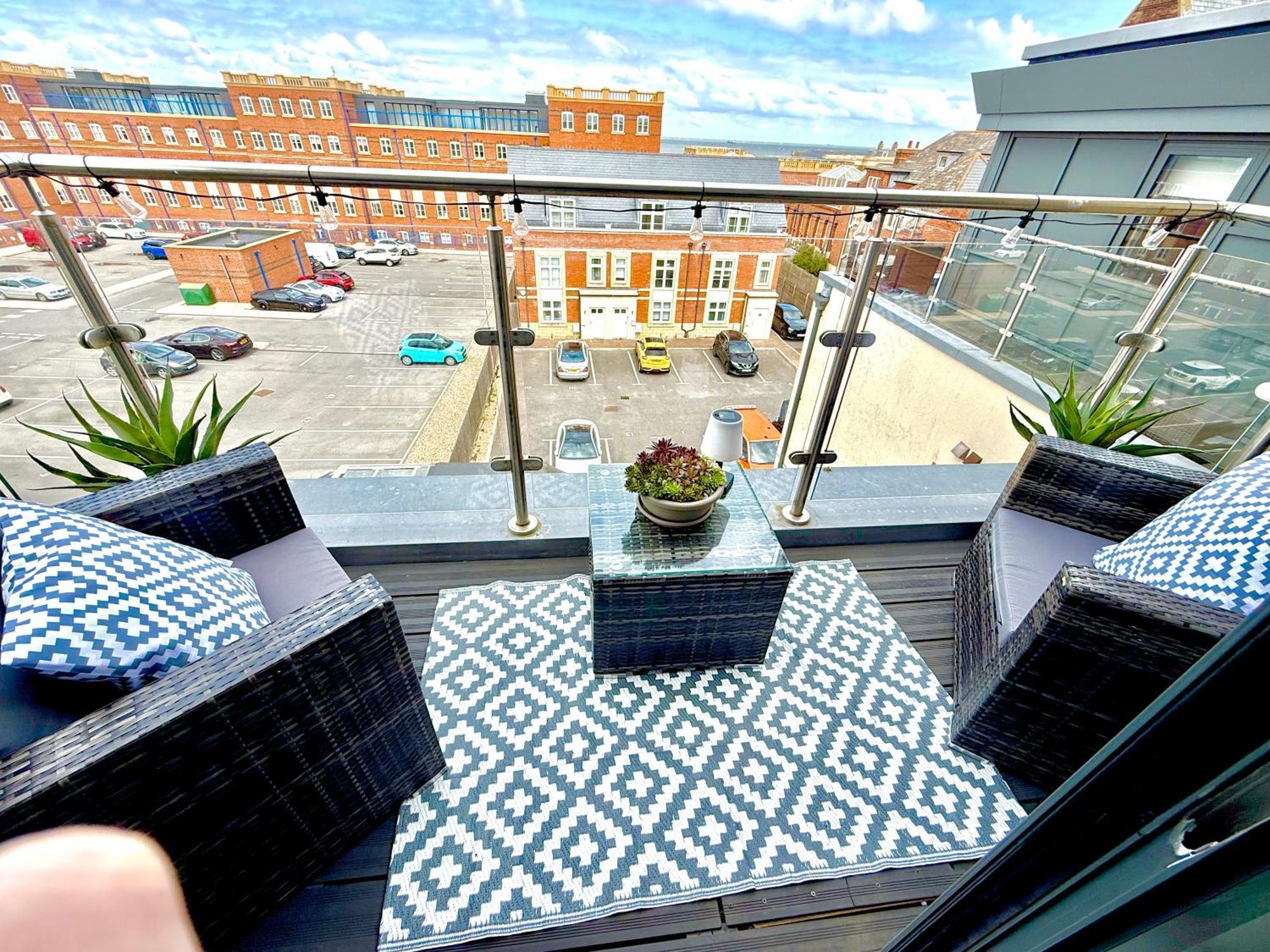 The Penthouse Margate, Balconies, Sea View, Gated Parking, Air Con! Apartman Kültér fotó